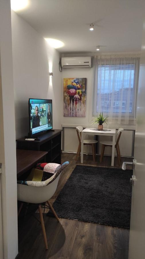 5 Star Central Studio سكوبجي المظهر الخارجي الصورة